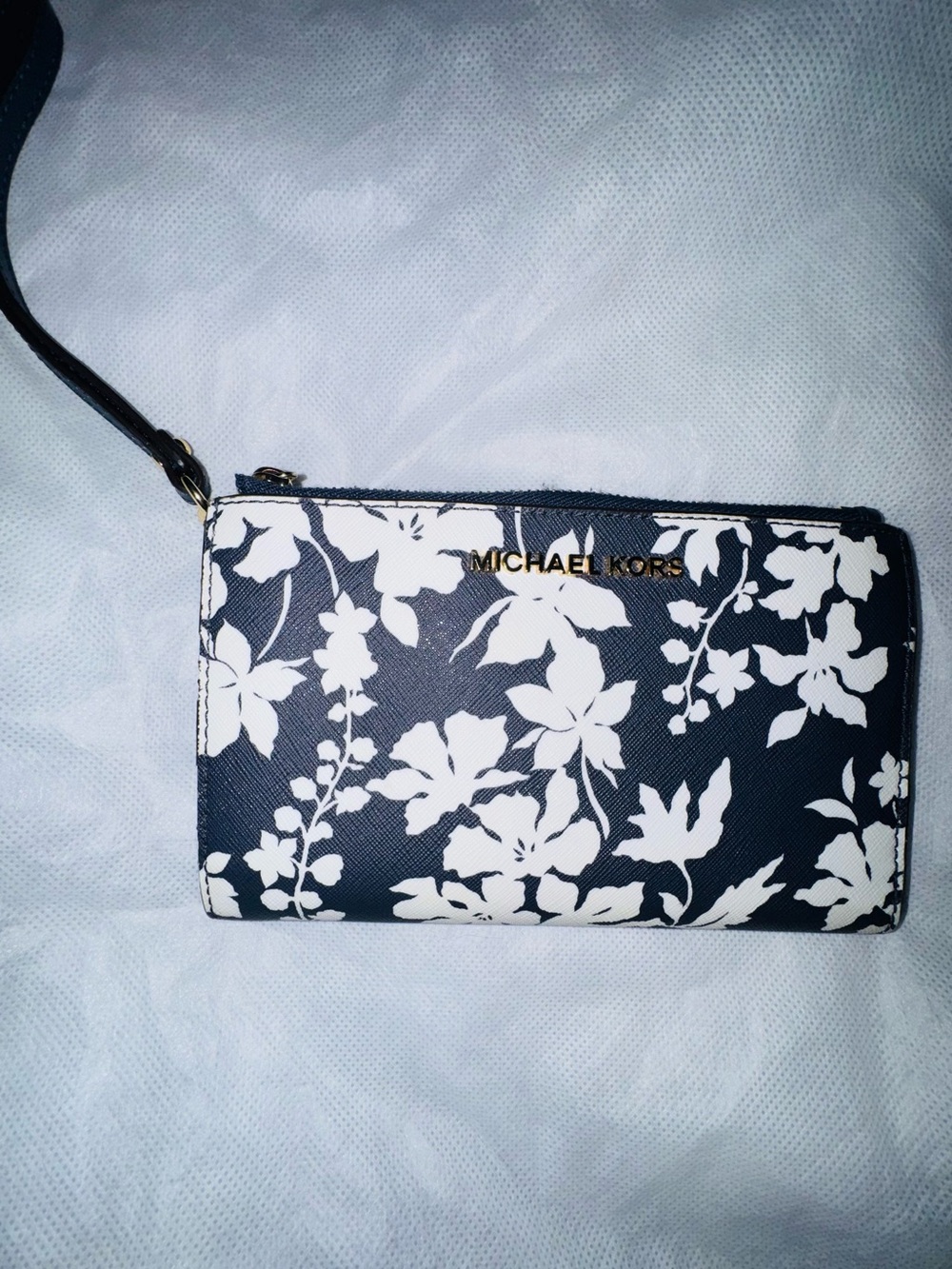 Michael Kors Women's Navy & White Floral Wristlet- preowned but good condition!